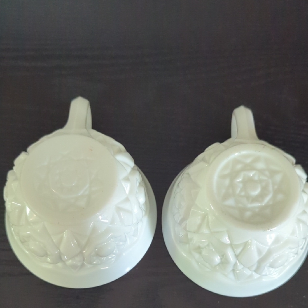Set Of 2 Vintage Fostoria White Glass Punch Bowl Mugs - Picture 3 of 3